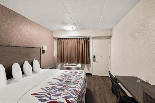 Red Roof Inn Binghamton - Johnson City image 1